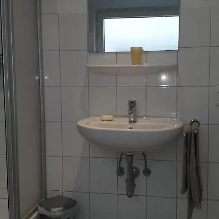 Short Apartment *